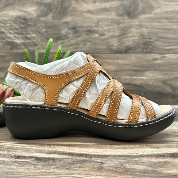 NIB Clarks Delana Curve Tan leather Slingback Strappy Wedge Sandal 8M - Picture 6 of 12
